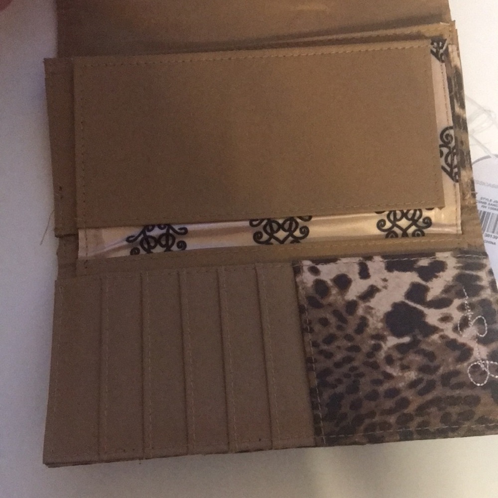 Jessica Simpson Leopard Print Wallet - Picture 4 of 4